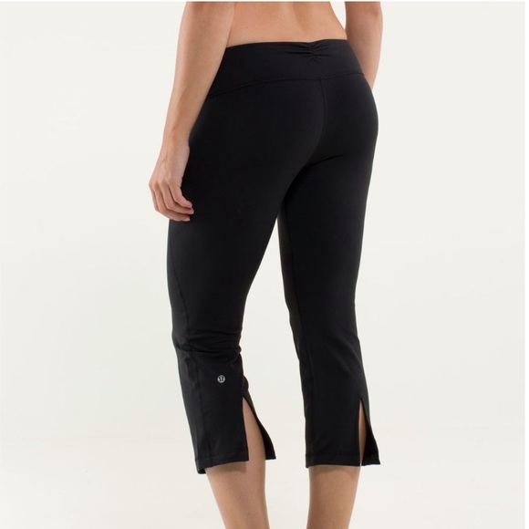Lululemon Size 10 Gather and Crow Crop Capri